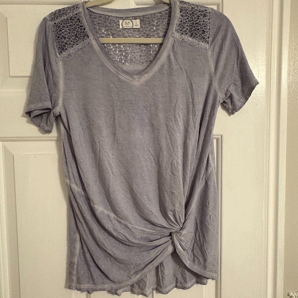 Maurice's 24/7 distressed blue twist-side top small